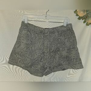 GAP Olive Green Tropical Print Womens Shorts Size Medium
